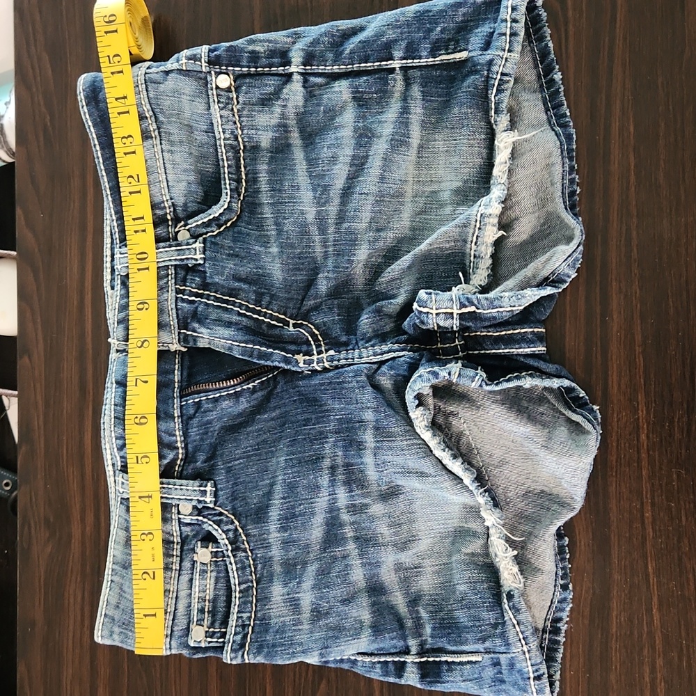 BKE distressed Shorts